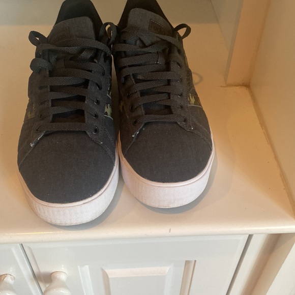 Men’s Size 10 Adidas Sneakers- Great Condition - Picture 4 of 4